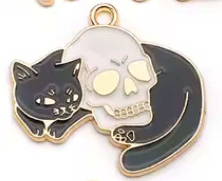 Spooky Cat 🐈⬛ Charms