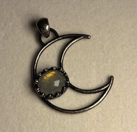 Labradorite Moon 🌙 Pendant