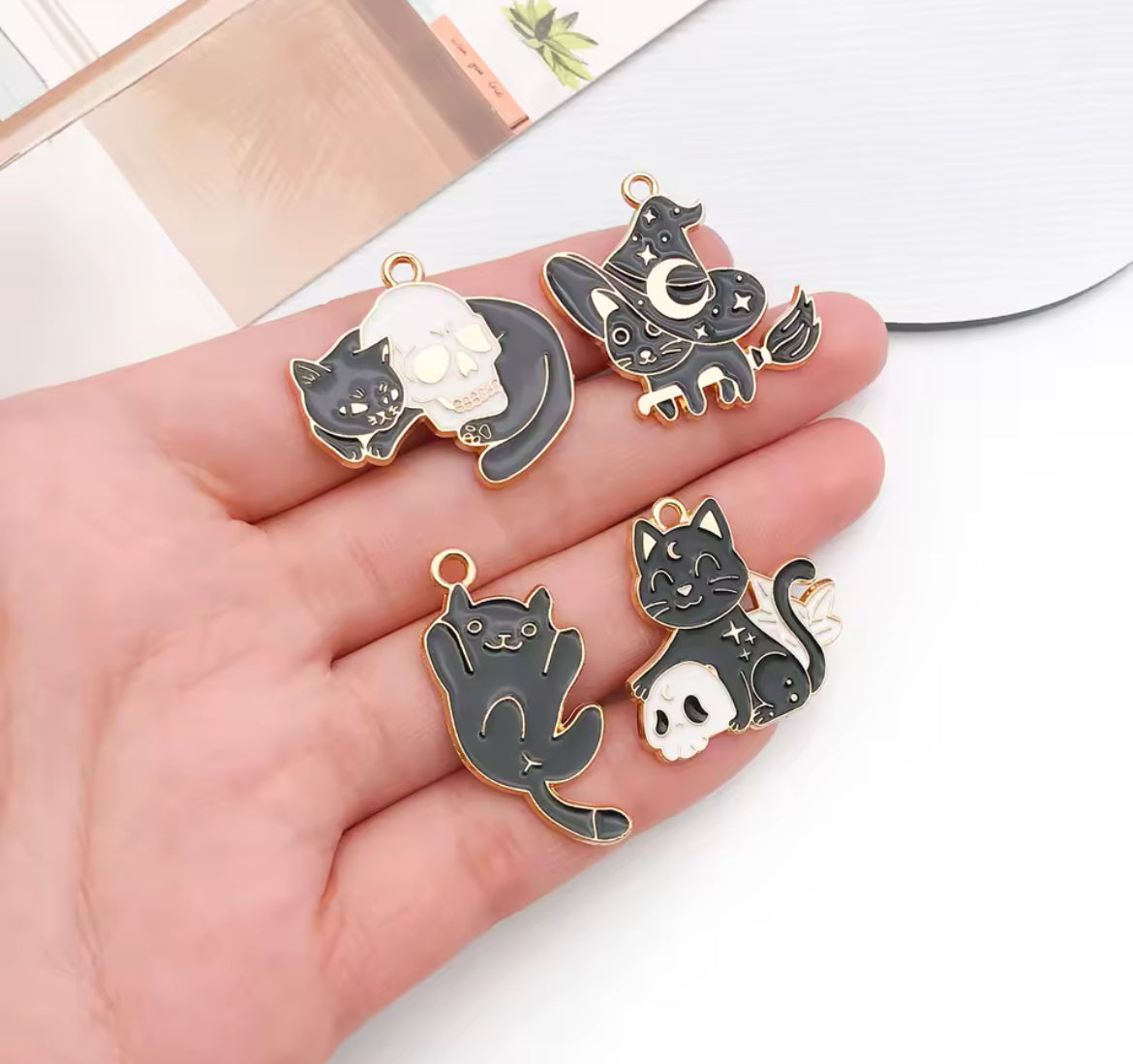 Spooky Cat 🐈‍⬛ Charms